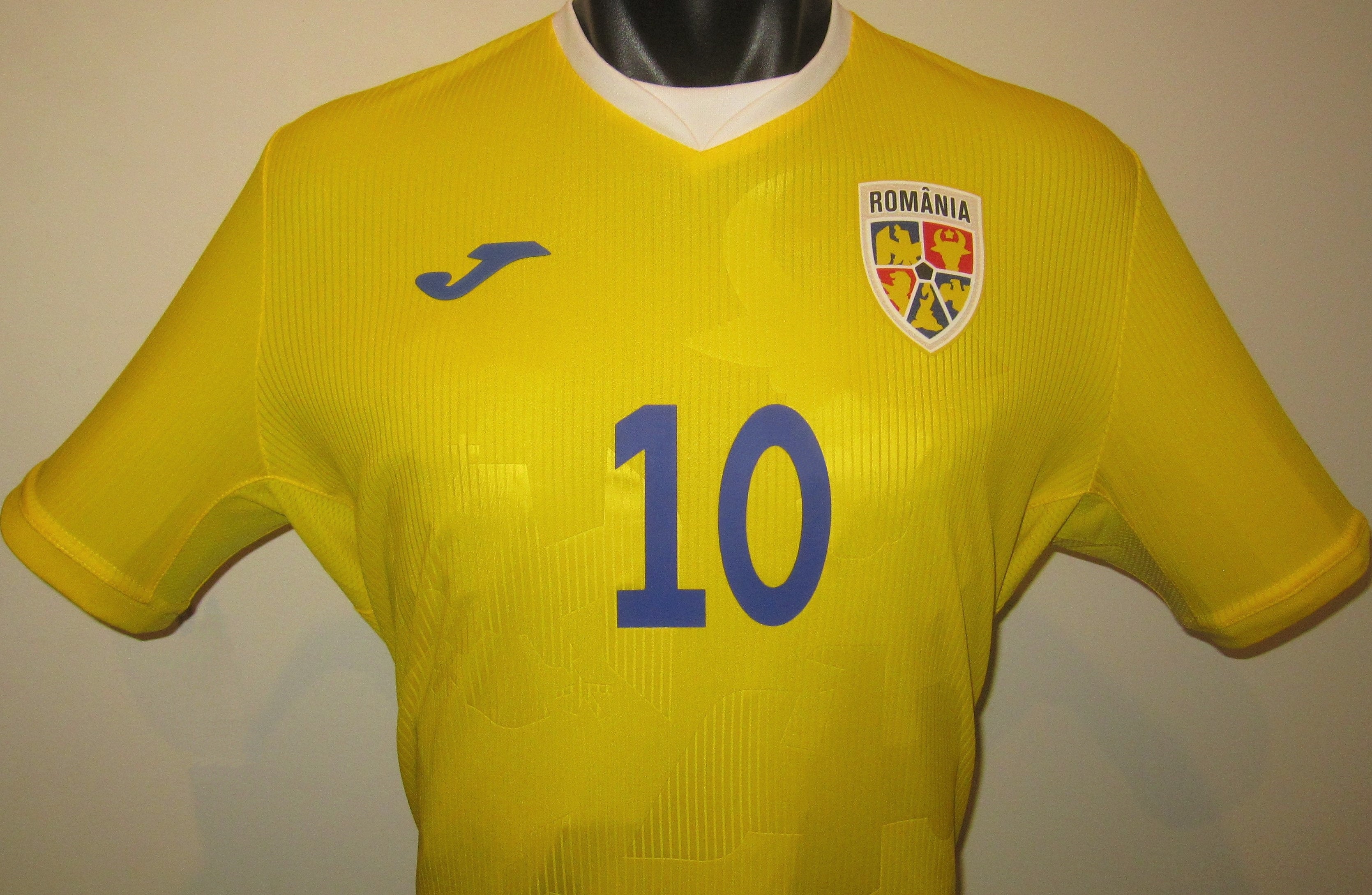 Romania 2021-22 Home (HAGI #10) Jersey/Shirt